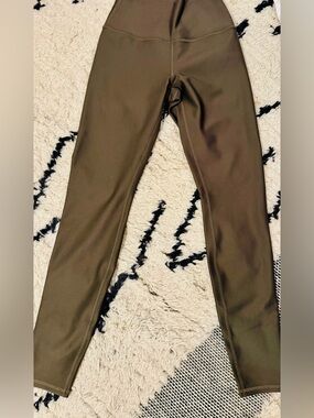 ALO Yoga Men's Olive leggins Pants